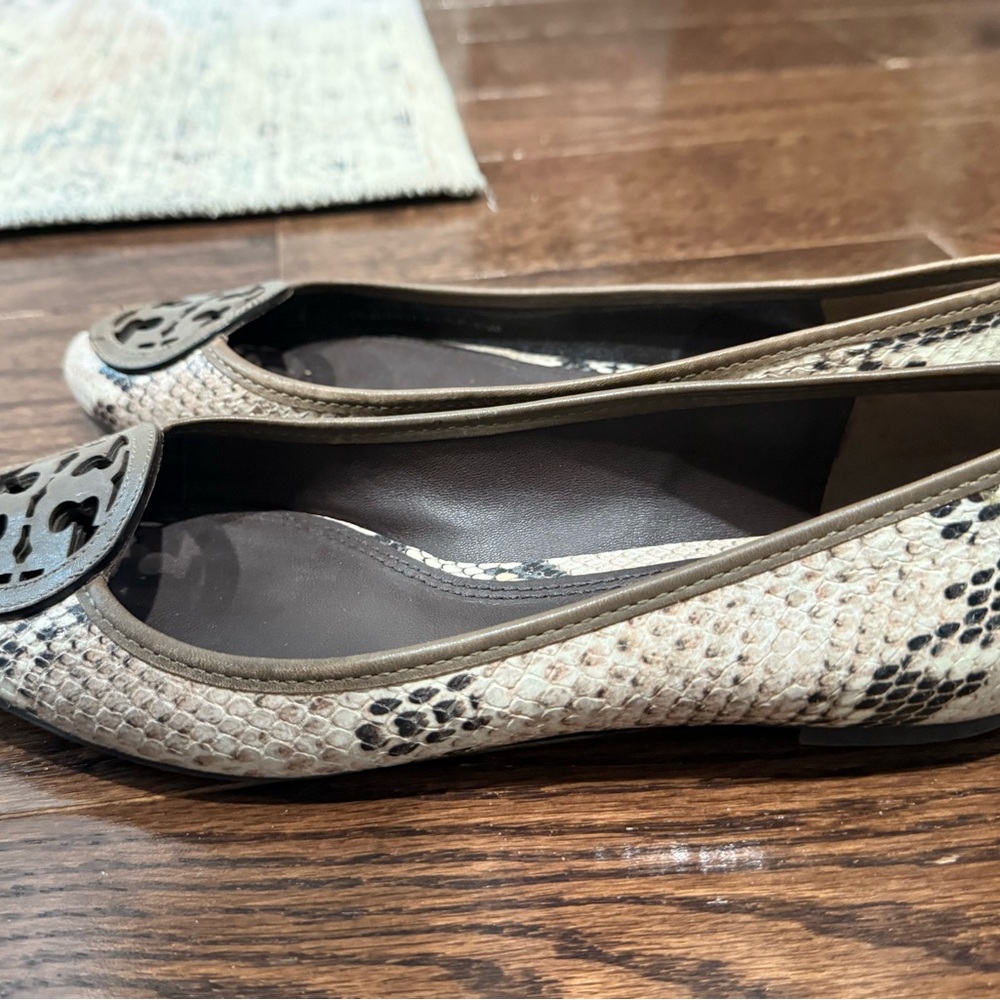 Tory Burch Women's Black and Cream Snakeskin Flats - Picture 2 of 4